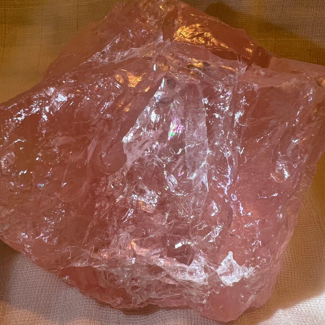 レインボー入り 特大ローズクォーツ 584g 天然石 パワーストーン