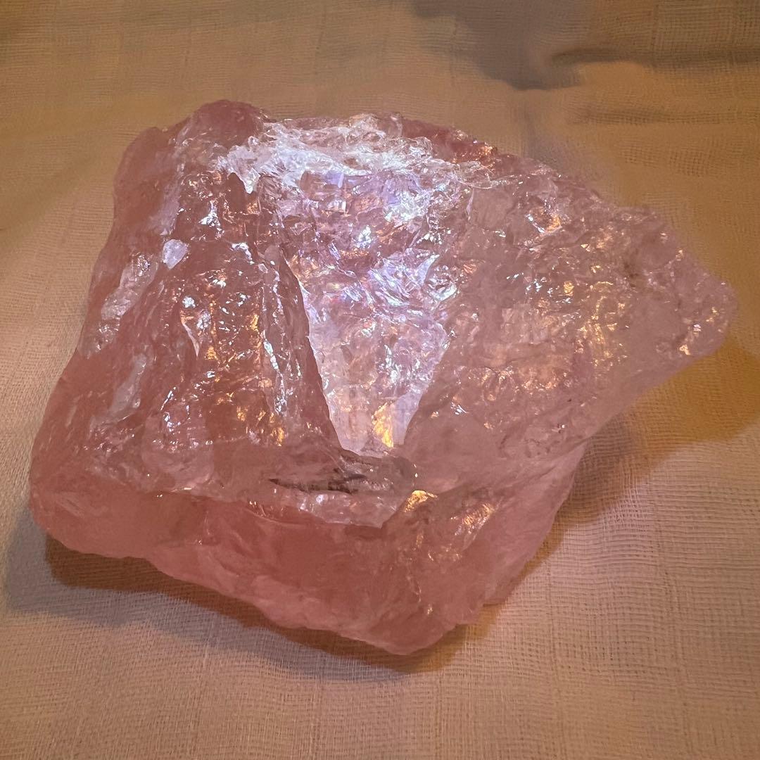 レインボー入り 特大ローズクォーツ 584g 天然石 パワーストーン