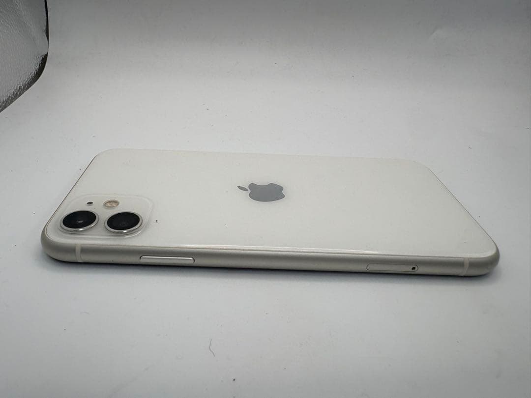 iPhone11 128GB ホワイト　バッテリー残量73%
