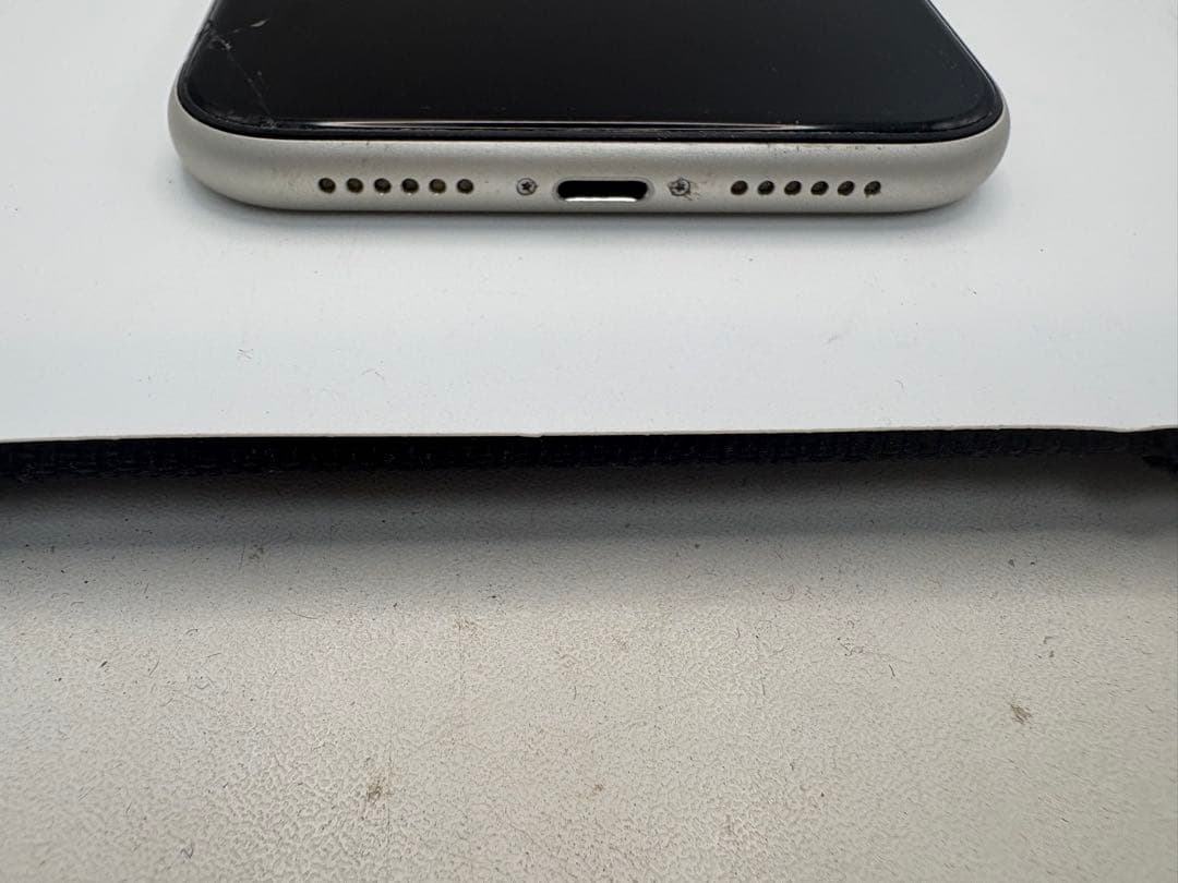 iPhone11 128GB ホワイト　バッテリー残量73%