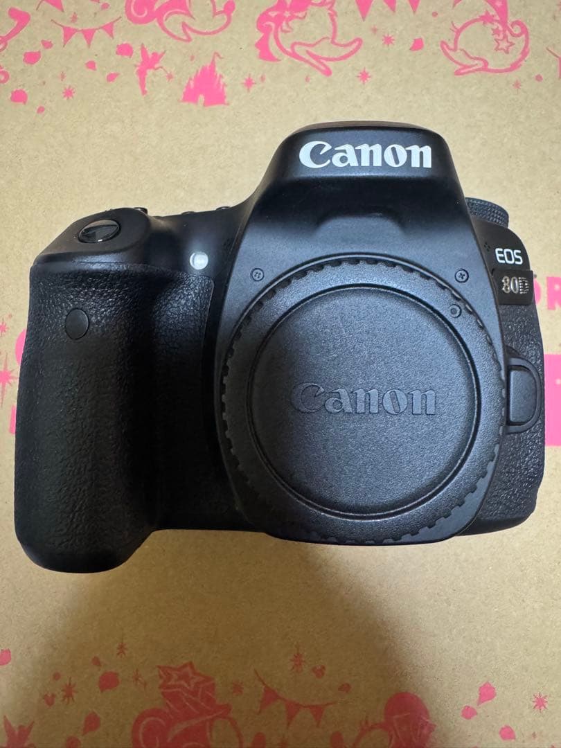EOS80D ボディのみ　予備バッテリー1個&32GBのSDカード付き