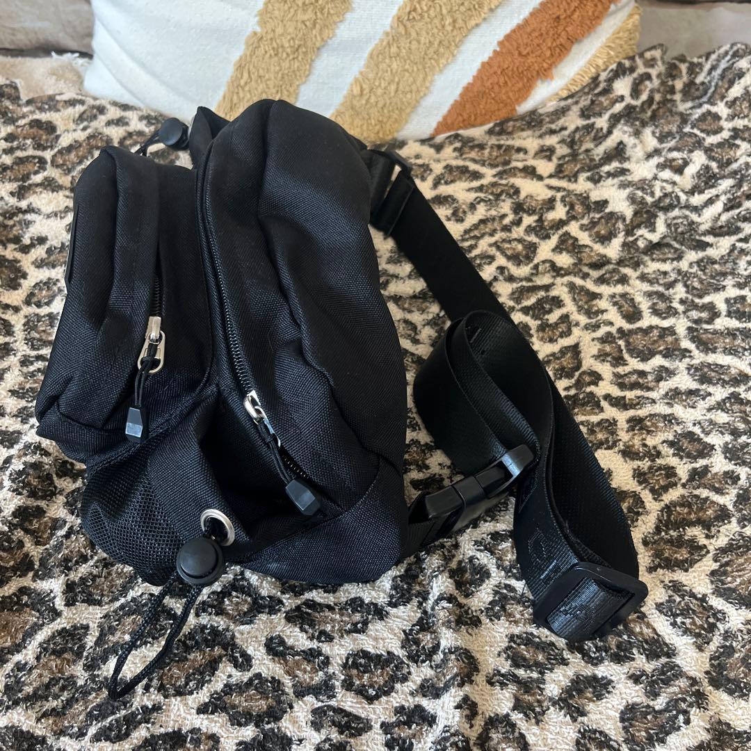 CHANELウエストポーチ　斜めがけノベルティ