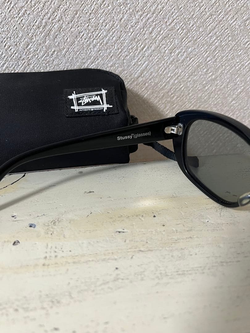 Stussy NAOMI ブラックサングラス