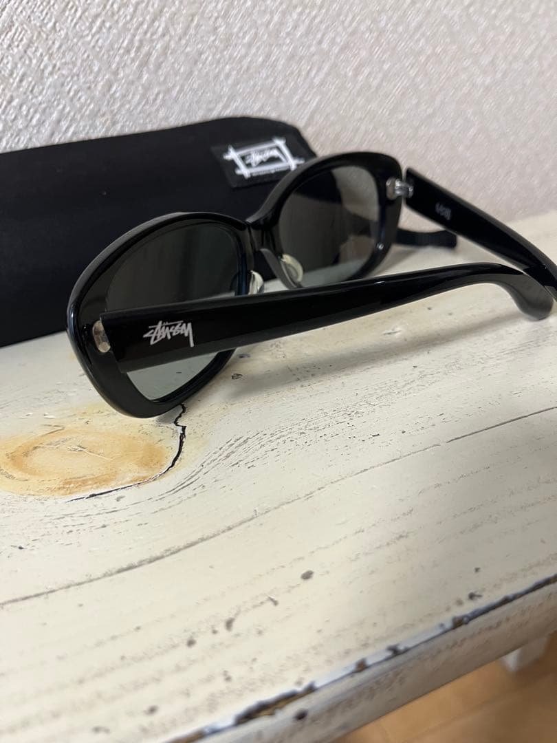 Stussy NAOMI ブラックサングラス