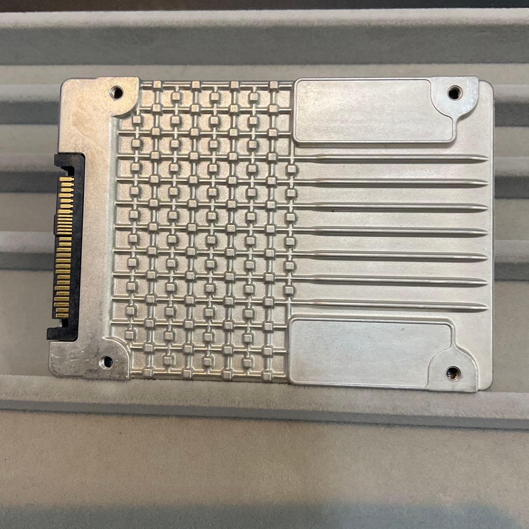 Intel DC SSD D7-P5520 3.84TB U.2 中古