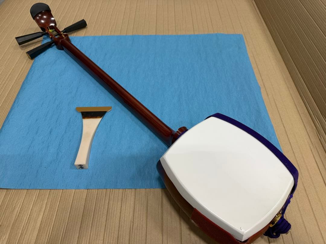 ケース付き　三味線本体 白/紫 バチ付き