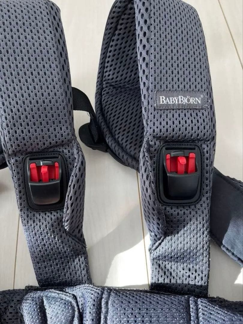 極美品！ベビービョルン　抱っこ紐　ワンカイエアー　アンスラサイト（グレー）
