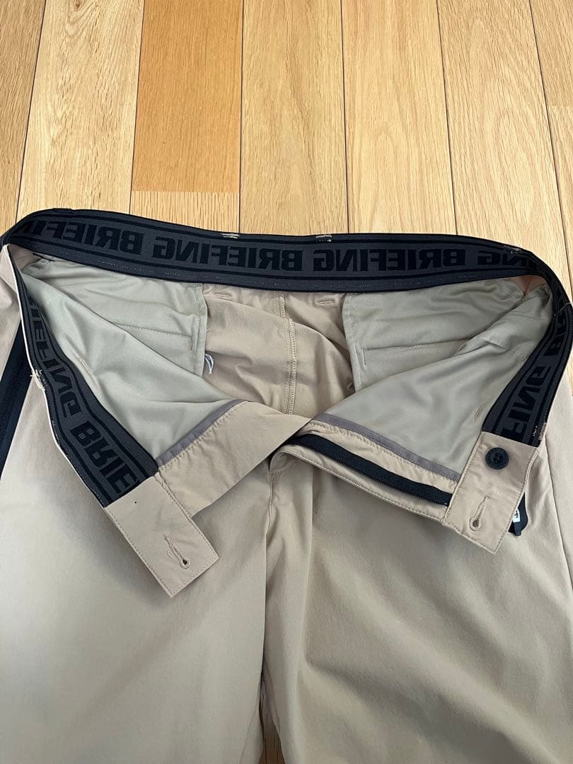 船*ン様 BRIEFING ベージュ ショートパンツ