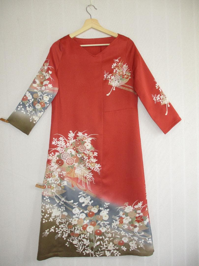 Ｍ～Ｌサイズ　訪問着からの着物リメイクドレスです　着丈１１９cm