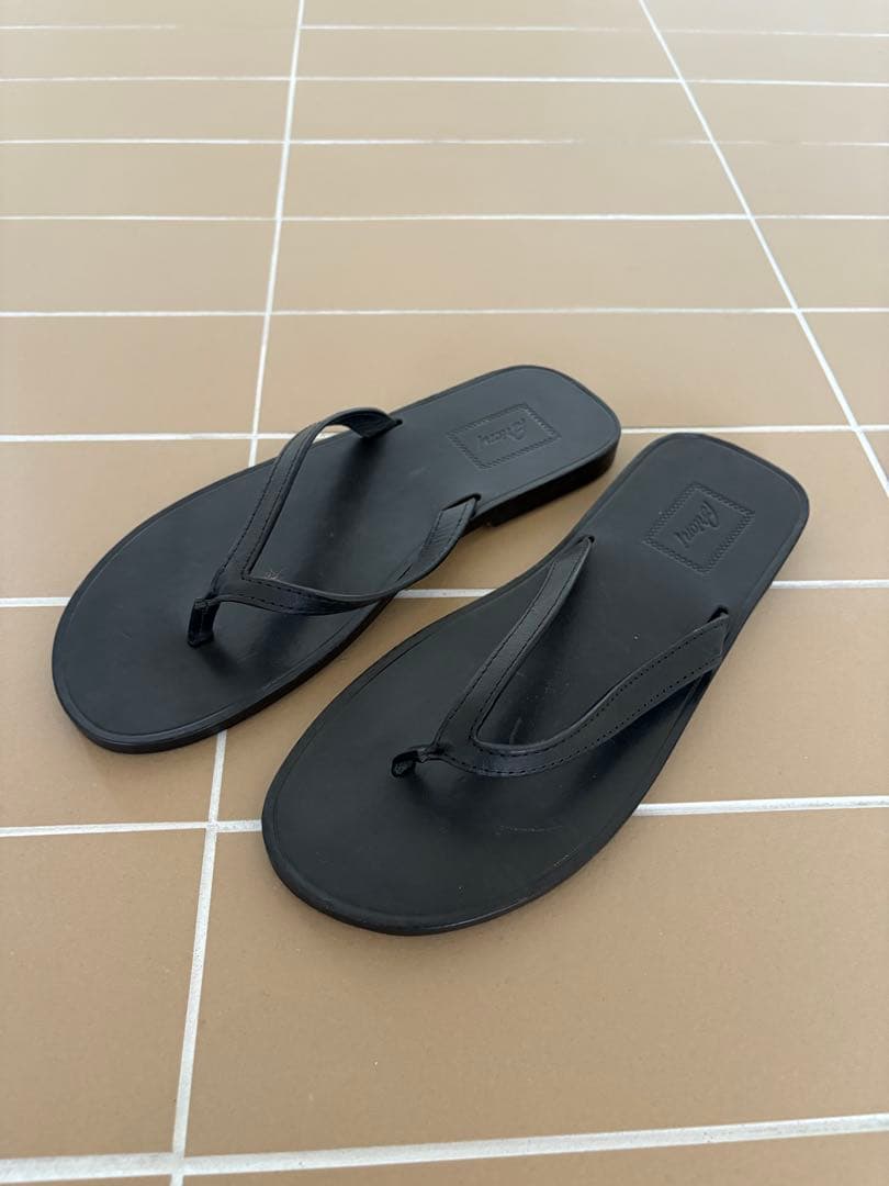 Brioniブラック レザー　トングサンダル