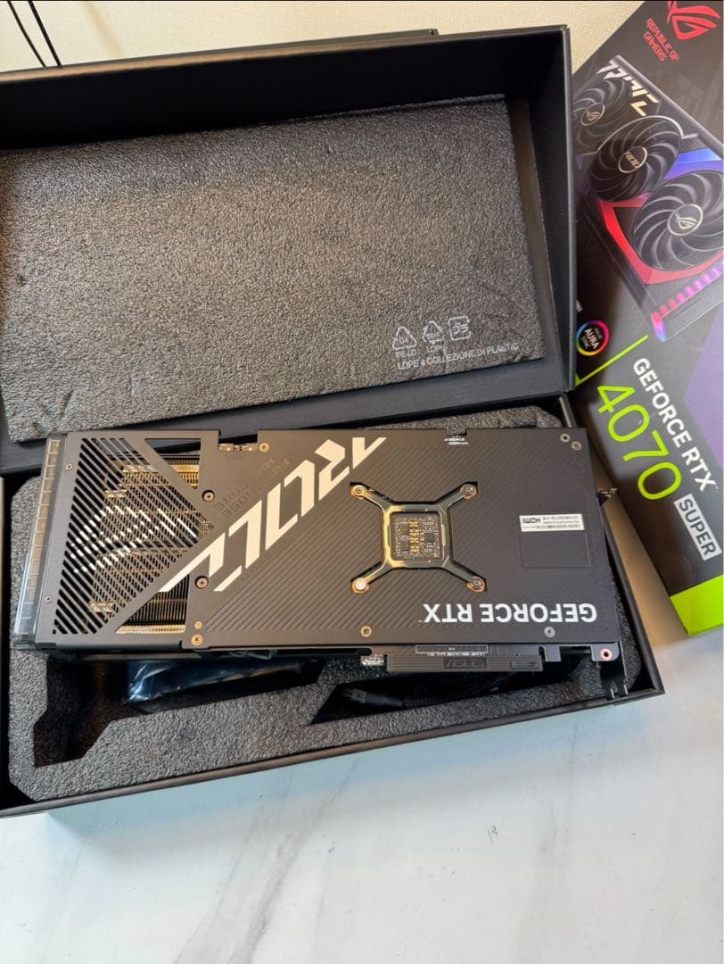 グラフィックボード・グラボ・ビデオカード ASUS ROG STRIX GAMING RTX 4070 Super