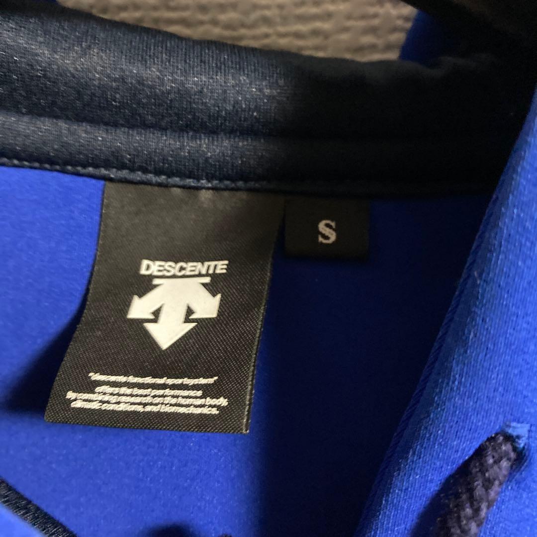 デサント横浜DeNAベイスターズ　オーセンティックパーカーSサイズ　キャップ付き