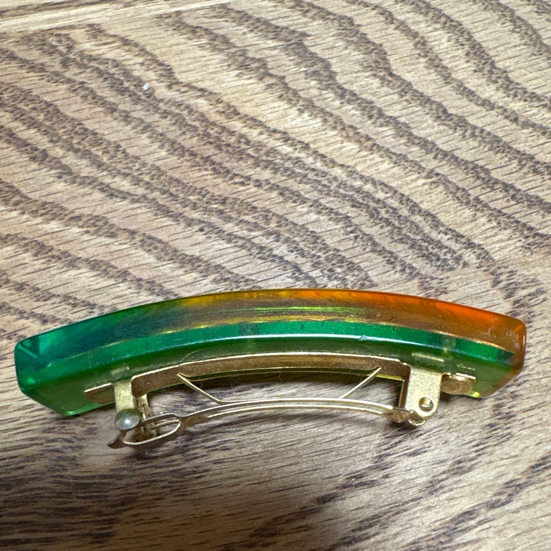 CHANEL 虹色 バーレット型ヘアクリップ