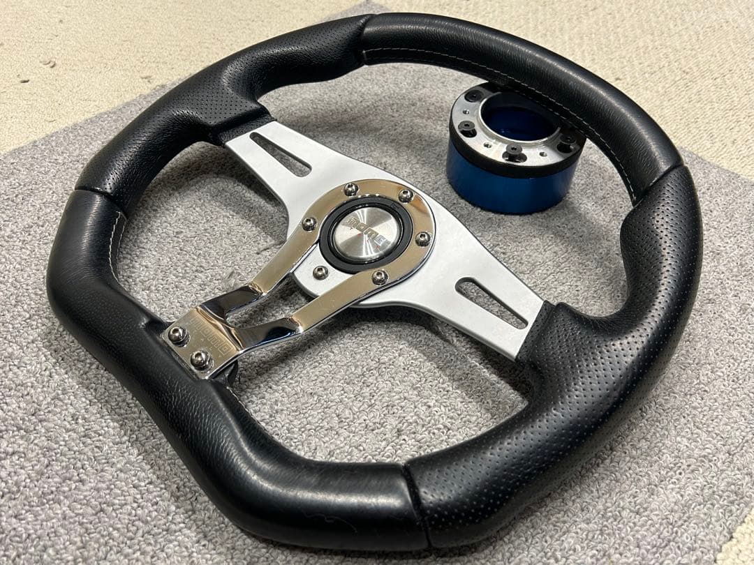 【希少】MOMO モモ　ステアリング TREK R ハンドル ボスセット