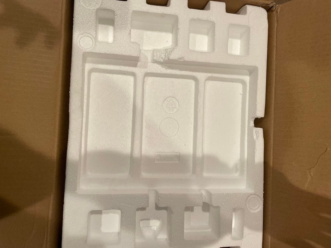 極美品アイリスオーヤマ 空気清浄機能付き除湿機 IJCP-J160-W