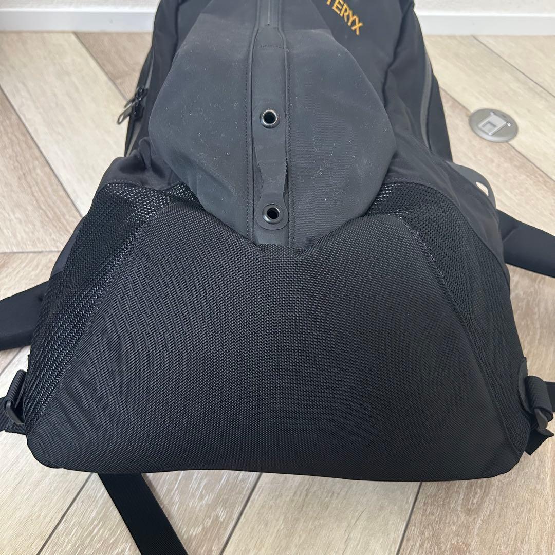 ARC'TERYX ブラック バックパック　アロー22