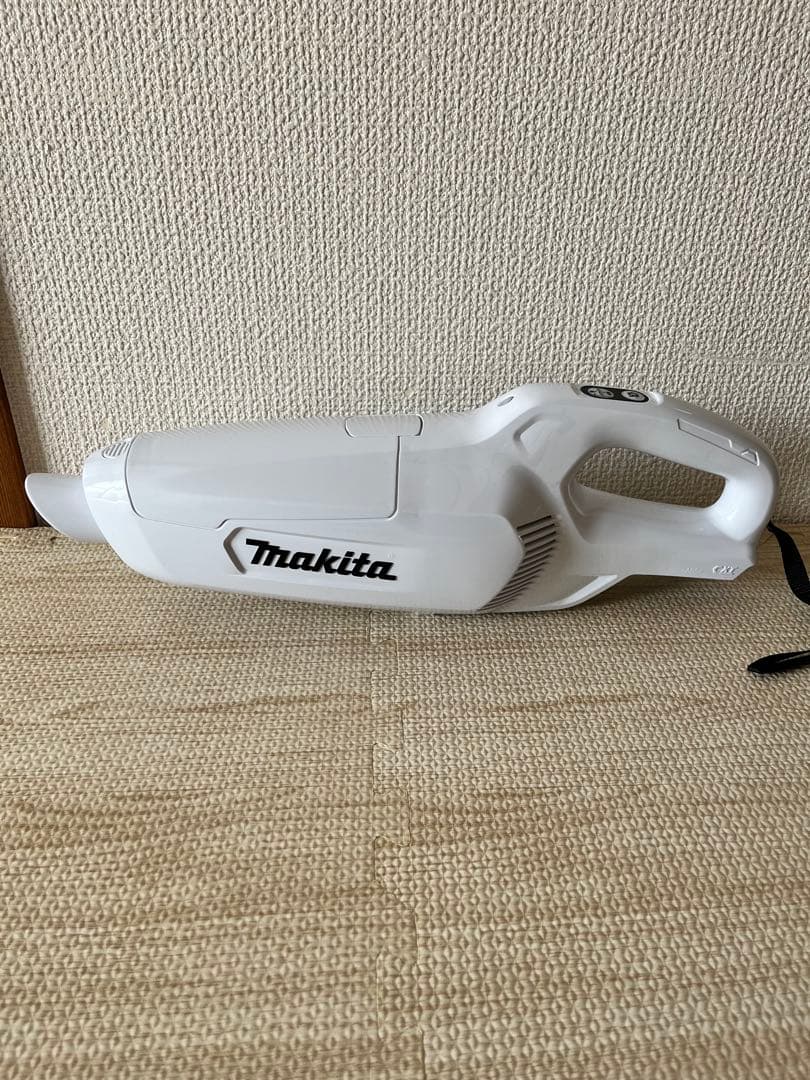 Makita 充電式クリーナー CL107FD 掃除機　マキタ