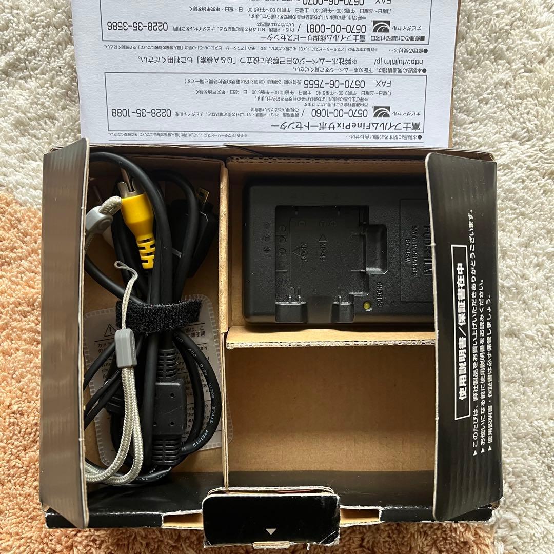 FUJIFILM F200 EXR コンパクトデジタルカメラ