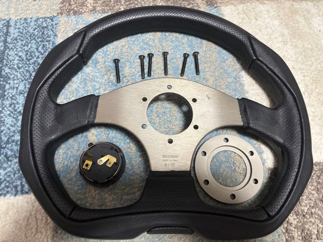 正規品　MOMO モモ　ステアリング イーグル