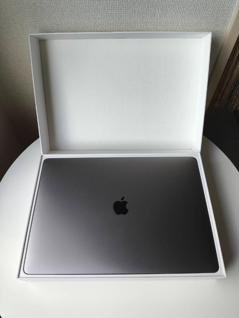 美品 MacBook Pro 15in 16G / 256G (スペースグレー)