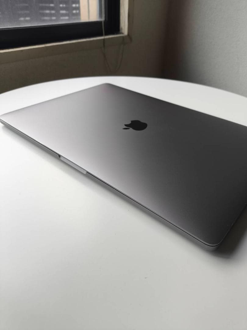 美品 MacBook Pro 15in 16G / 256G (スペースグレー)