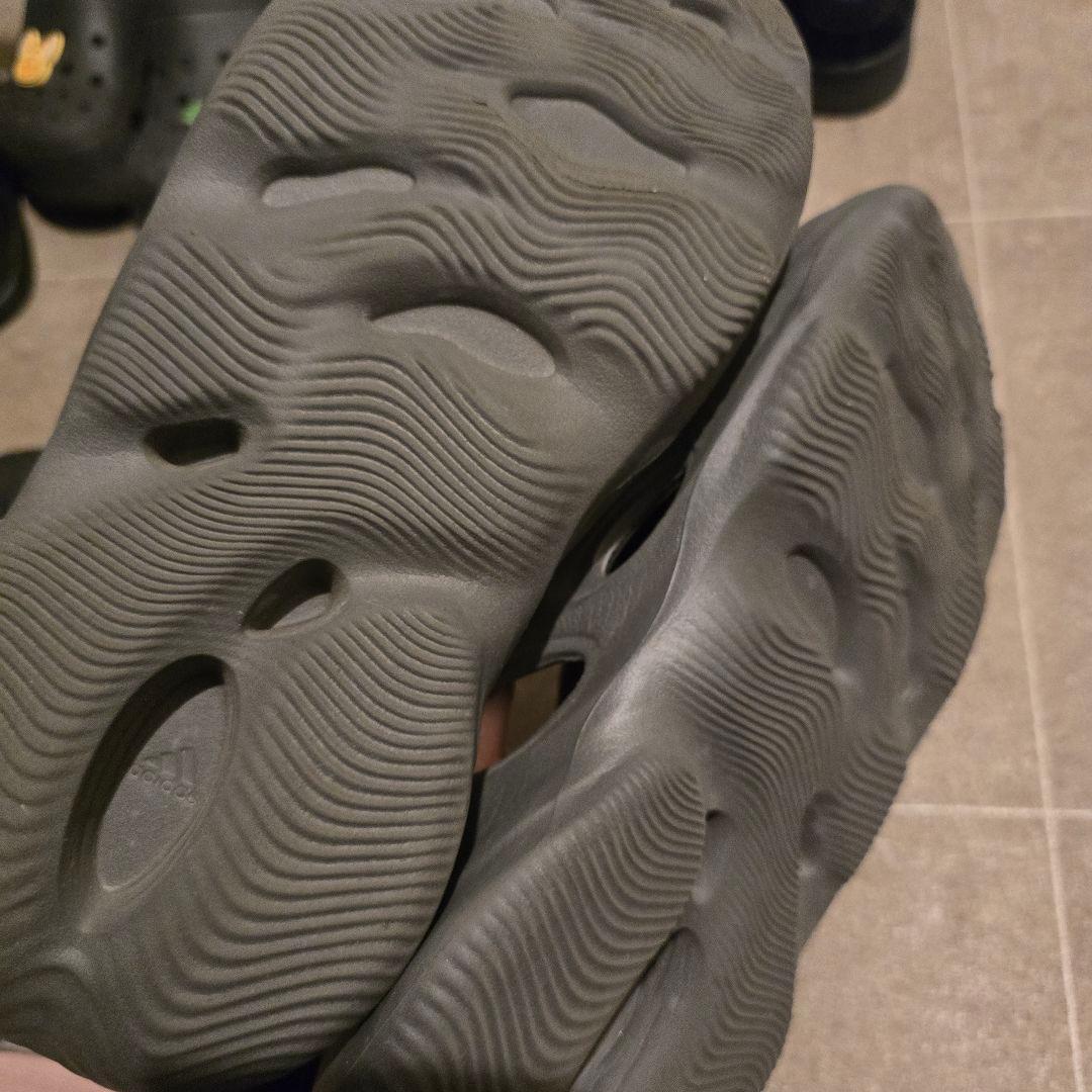 アディダス イージー フォーム ランナー カーボン 28.5cm