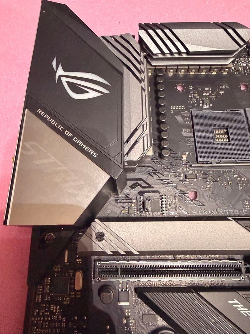 ASUS ROG STRIX X570-E GAMING（ATXマザーボード）