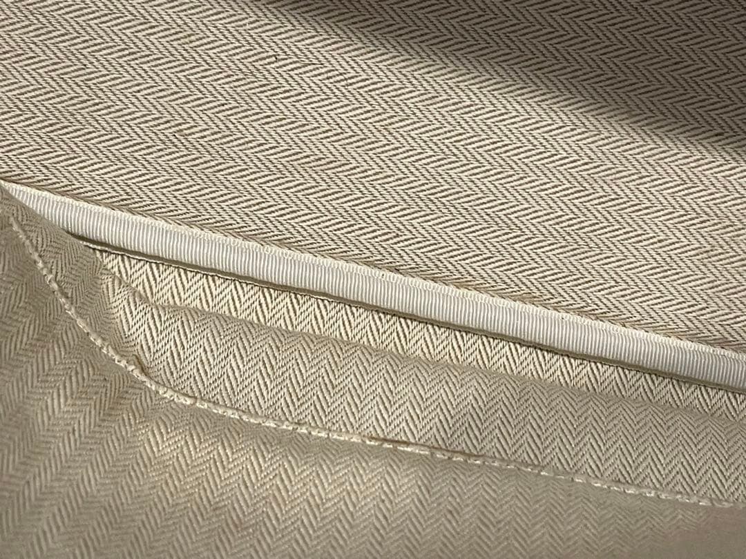 グレー レザー ハンドバッグシルバー金具 お仕事や学校行事にもスマートな佇まい