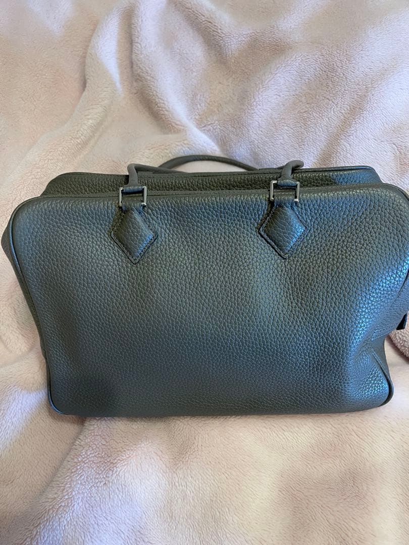 グレー レザー ハンドバッグシルバー金具 お仕事や学校行事にもスマートな佇まい