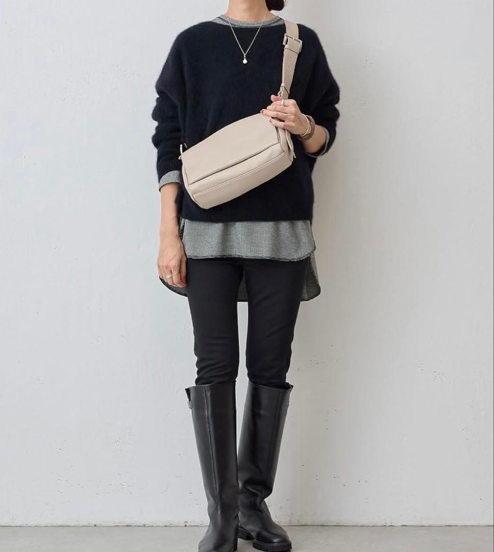 新品　BEARDSLEY ショルダーバッグ　レザーボディバッグ ベージュ　正規品