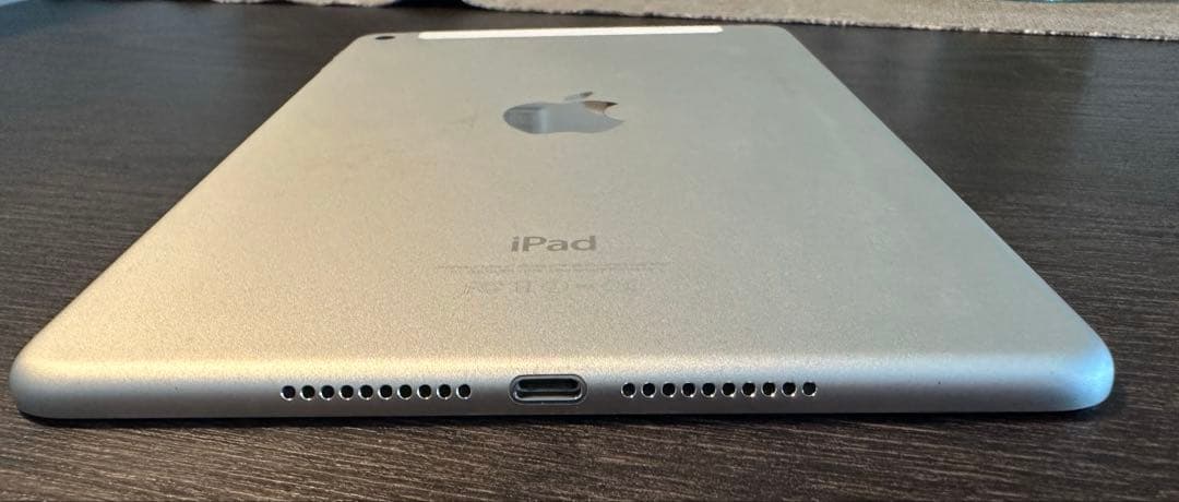 iPad mini 4 128GBシルバー 本体 Wi-Fi+ Cellular