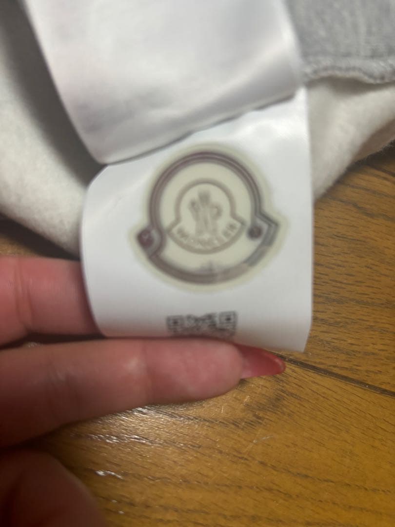 MONCLER グレー クルーネック トレーナー　モンクレール　メンズ　タグ付き