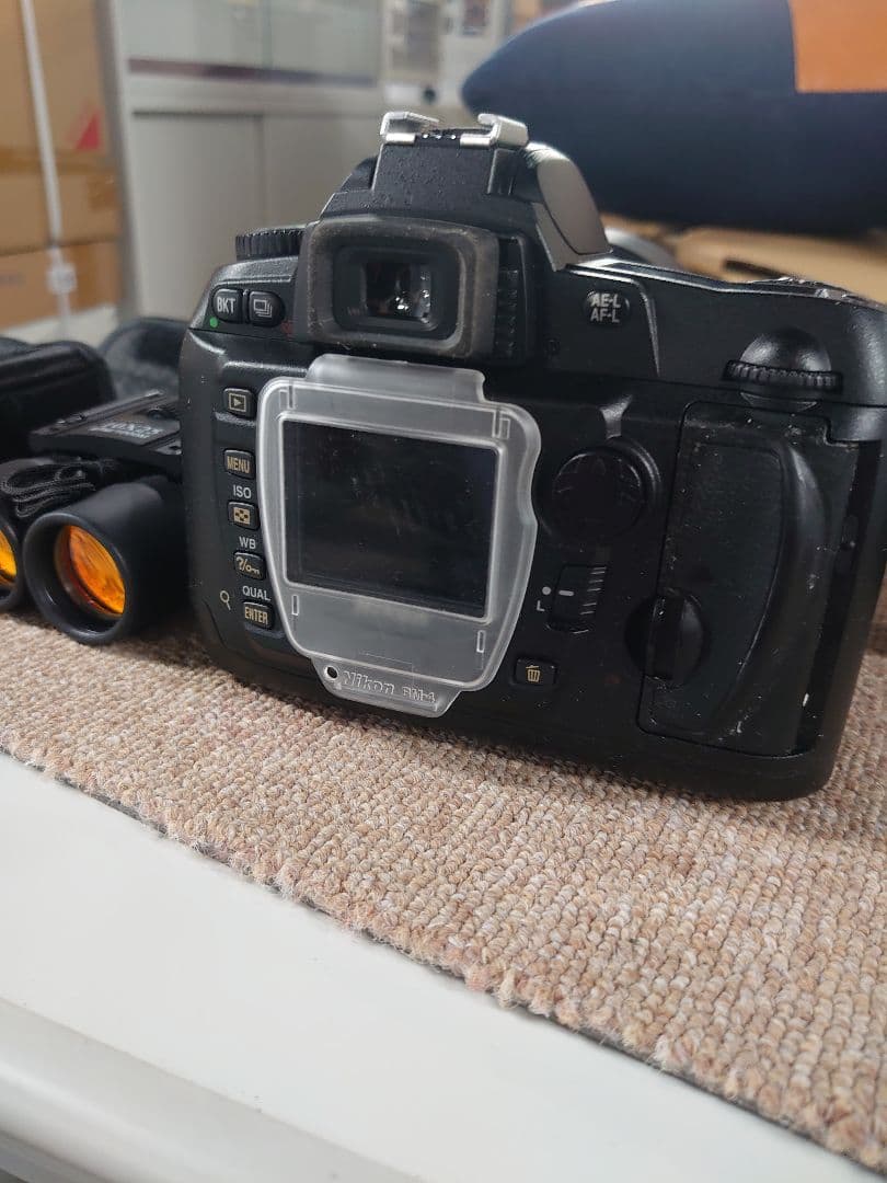 Nikon D70 デジタル一眼レフカメラ 双眼鏡付き