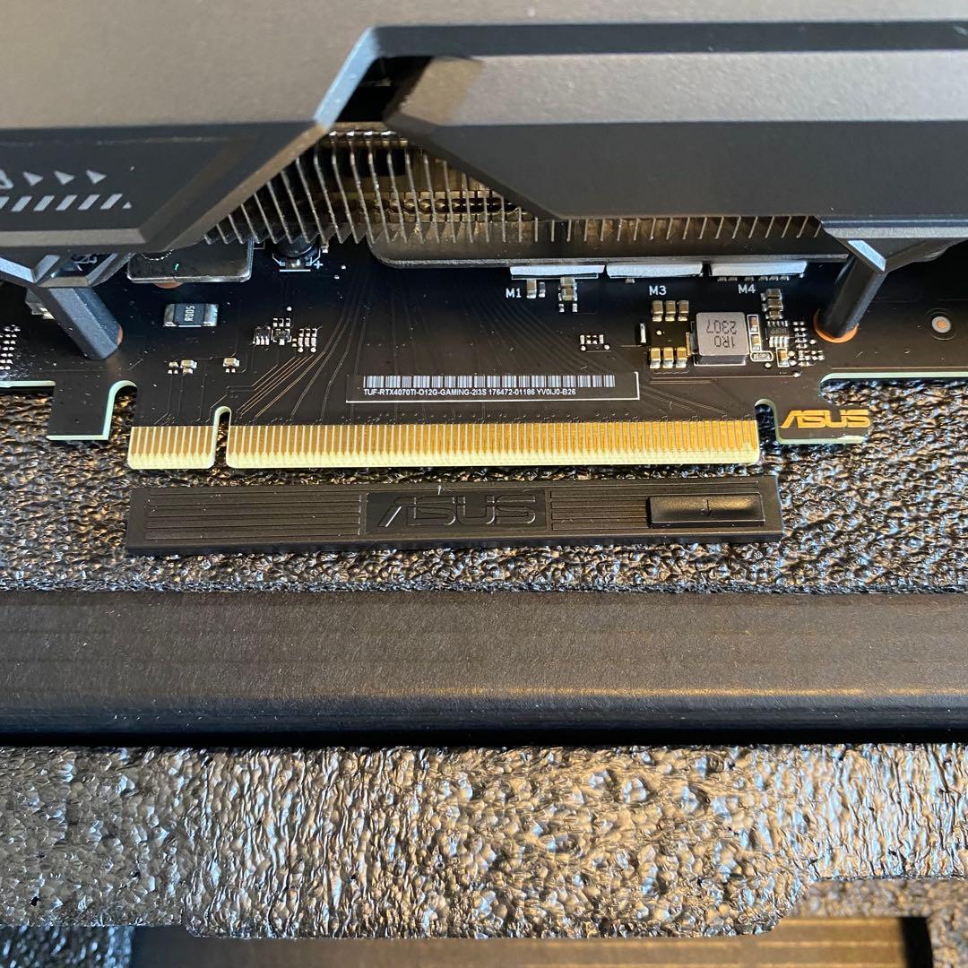 グラフィックボード・グラボ・ビデオカード ASUS TUF Gaming RTX4070Ti. OC 12GB