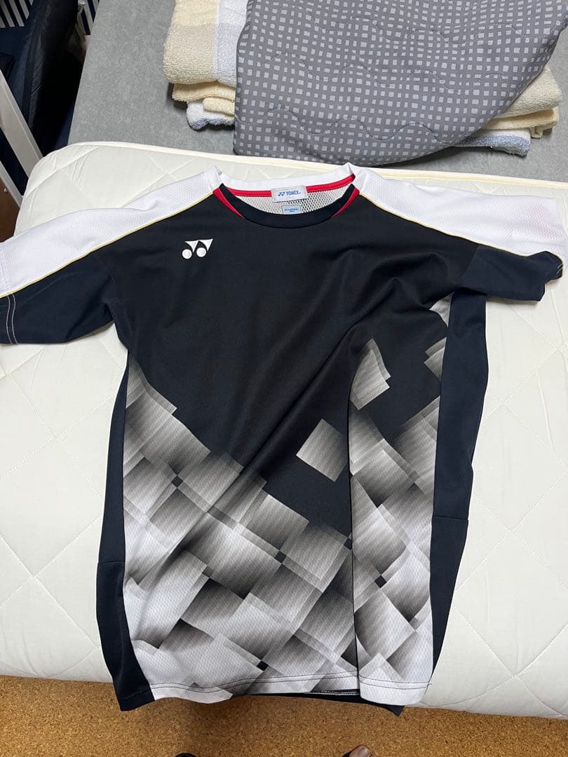 ヨネックス　ゲームシャツとプラクティスシャツ
