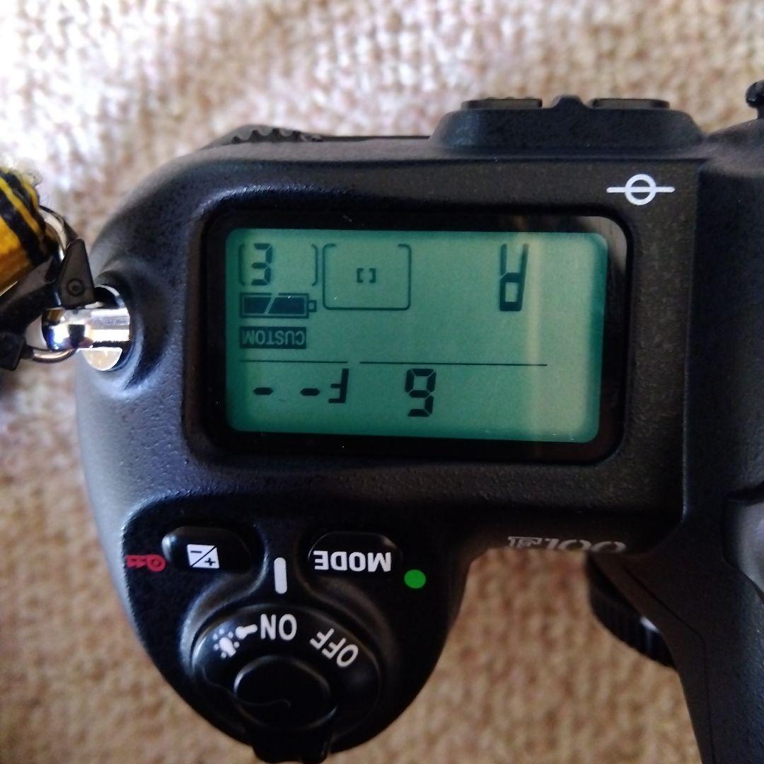 Nikon F100 一眼レフカメラ　＋MB15＋SB28