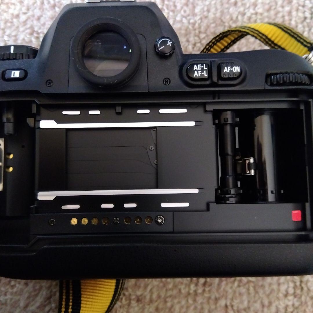 Nikon F100 一眼レフカメラ　＋MB15＋SB28