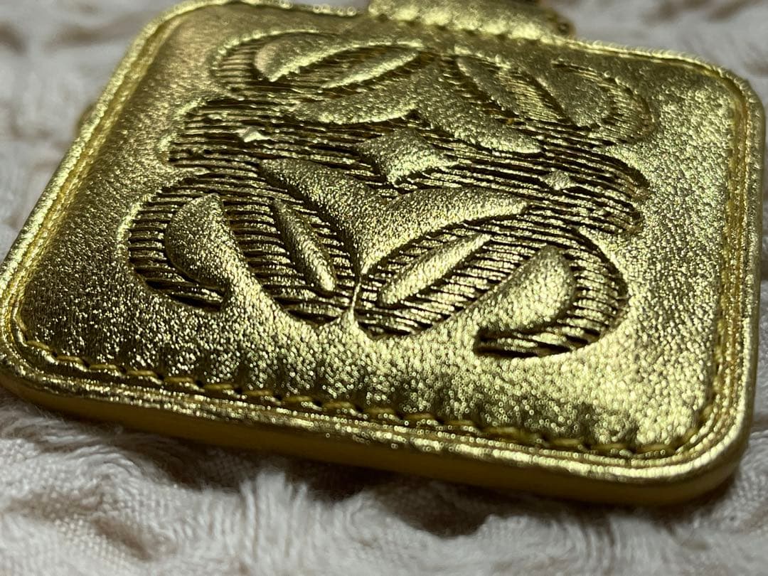 LOEWE ロエベ　ゴールド レザーチャーム　未使用品