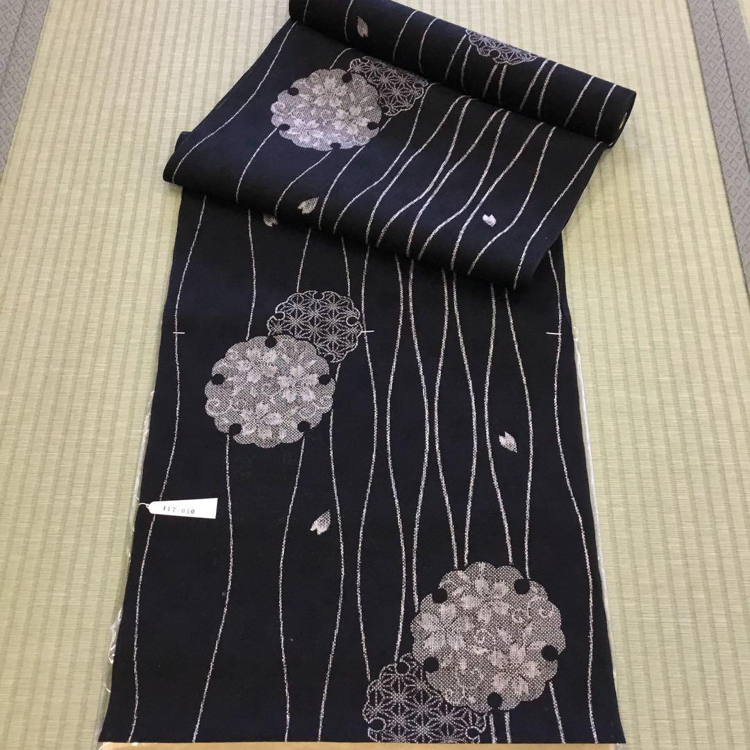 【新品】黒 和柄　浴衣反物 綿　麻混　花びら桜　夏柄　雪輪