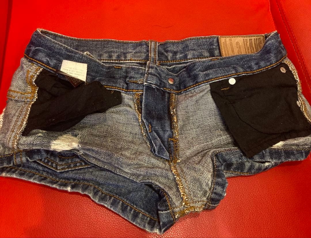 d.i.aダメージ加工ショートパンツ