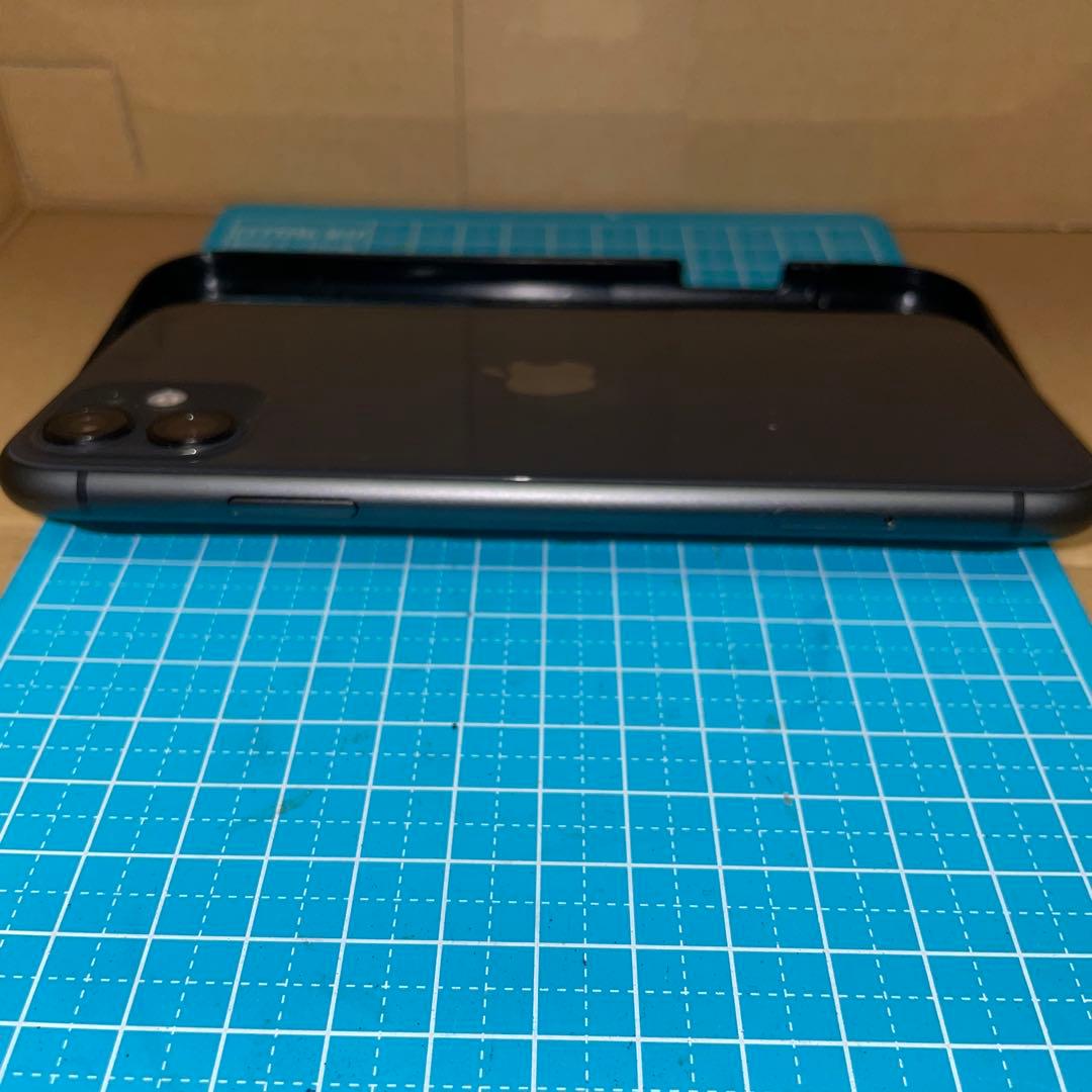 iPhone 11 ブラック128GB