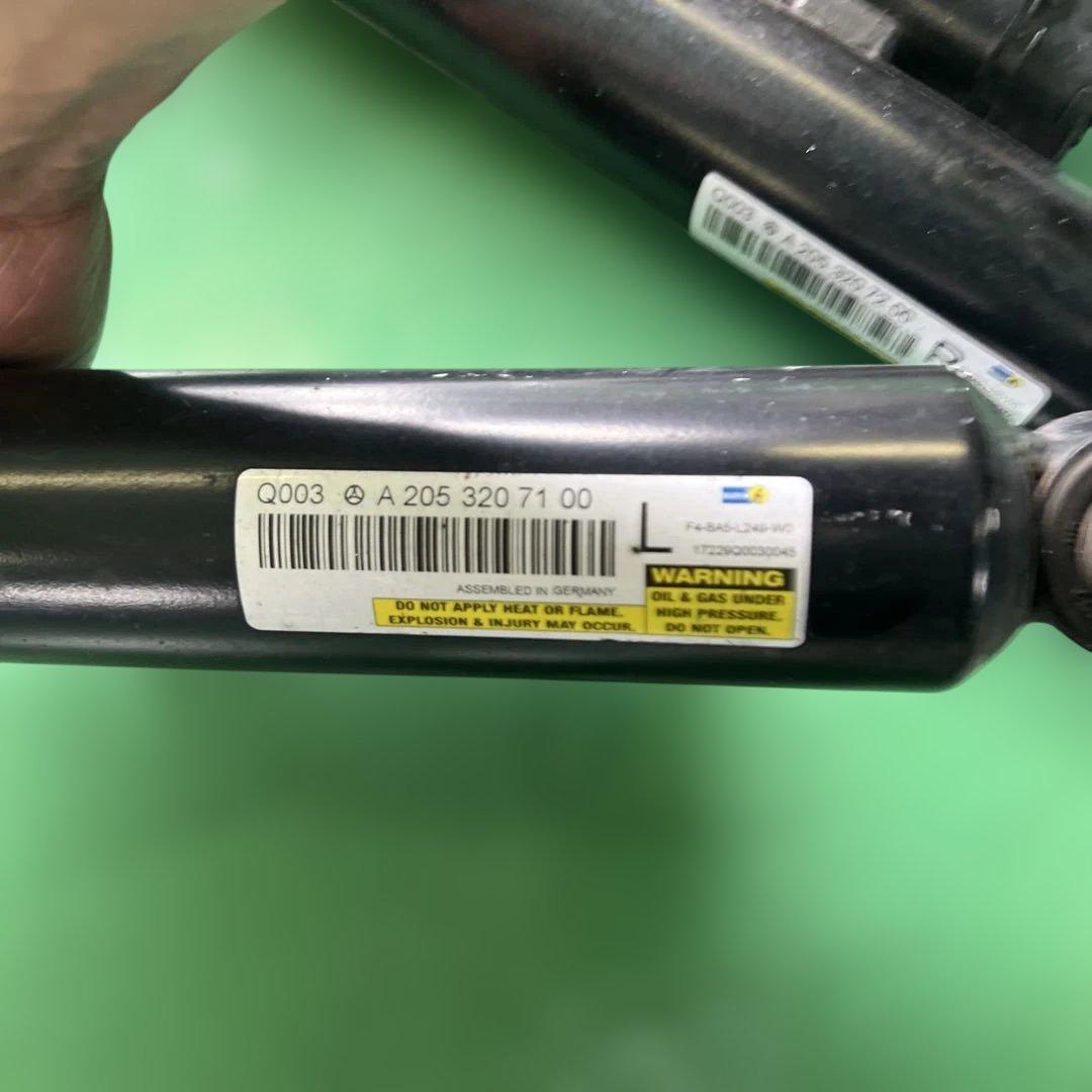 ベンツ　W205 エアサス車用　Rショック　純正品