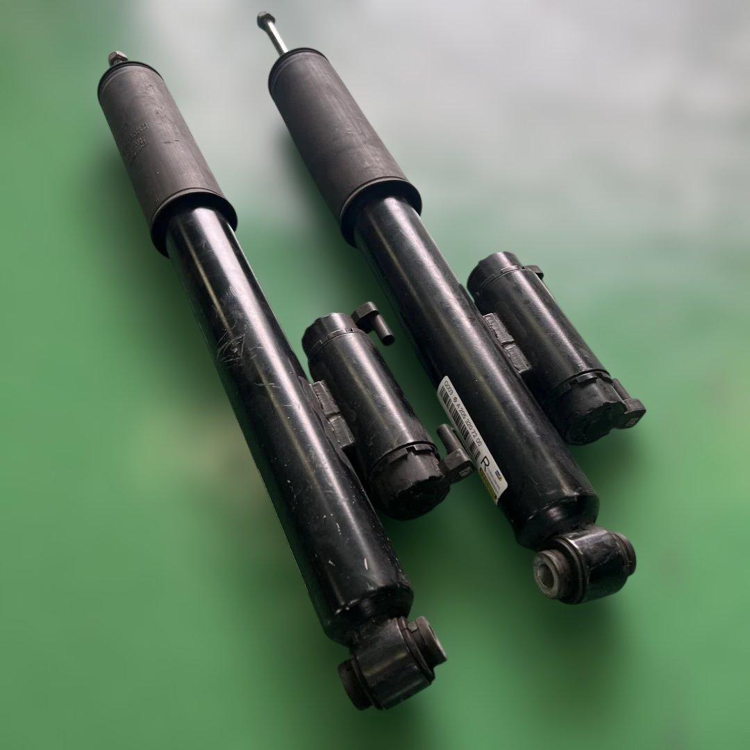 ベンツ　W205 エアサス車用　Rショック　純正品