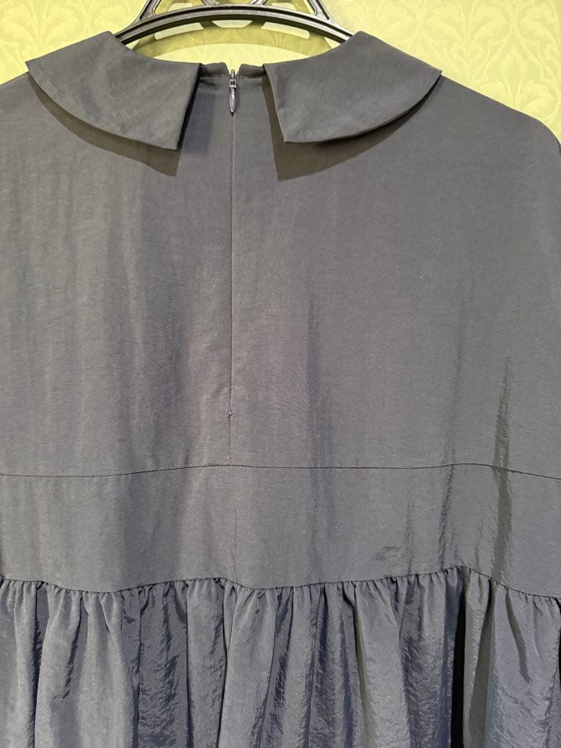 yori フラットカラーティアードブラウス　ネイビー　フリーサイズ