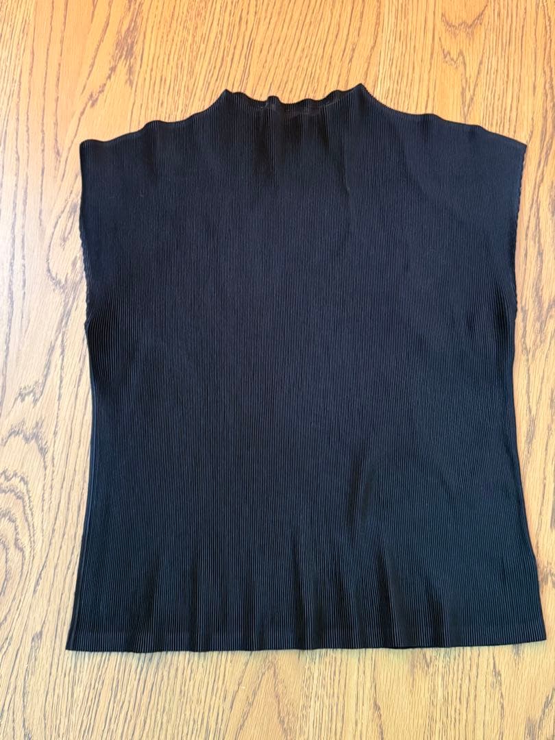 イッセイミヤケ　プリーツプリーズ　ベスト　ノースリーブ　サイズ3