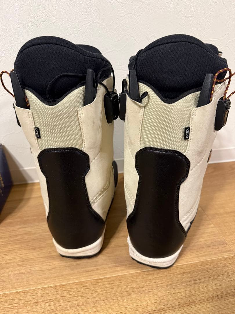 DEELUXE EMPIRE LARA 21-22モデル