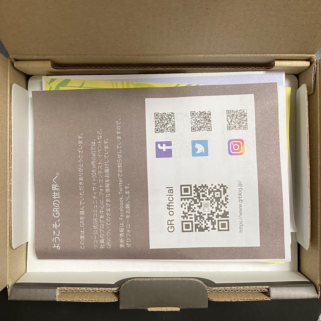 RICOH GRⅢ (新品充電器、ストラップ付)