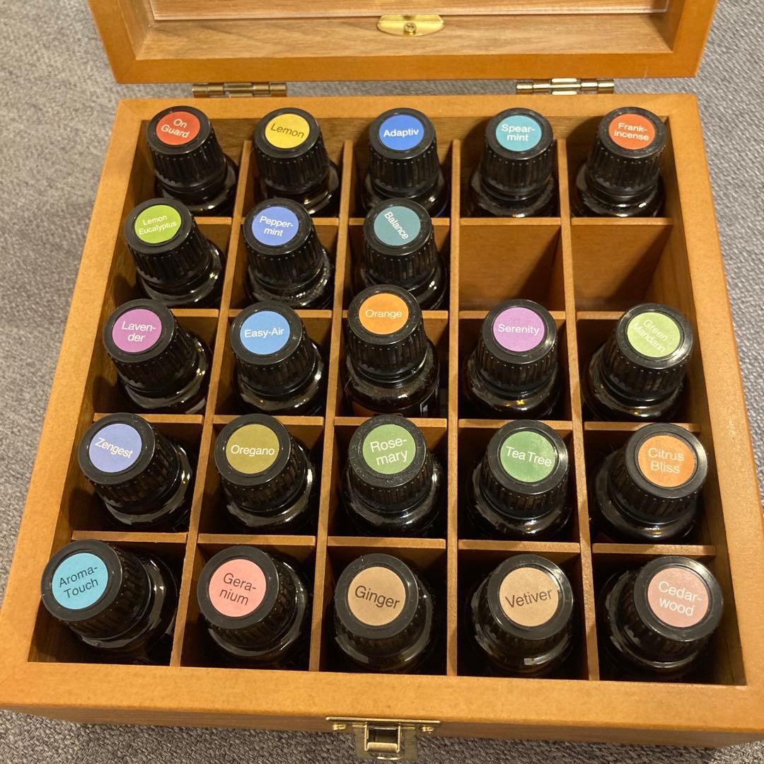 doTERRA エッセンシャルオイル23本　収納ケース付き