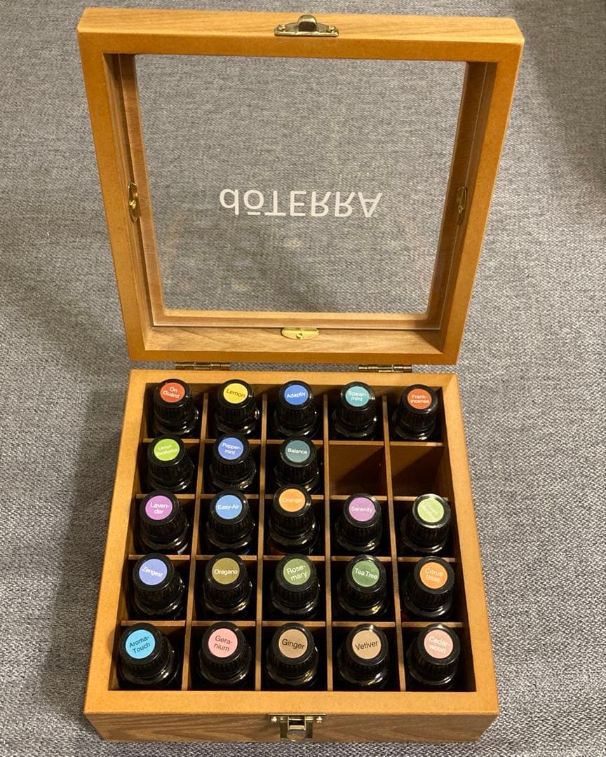 doTERRA エッセンシャルオイル23本　収納ケース付き