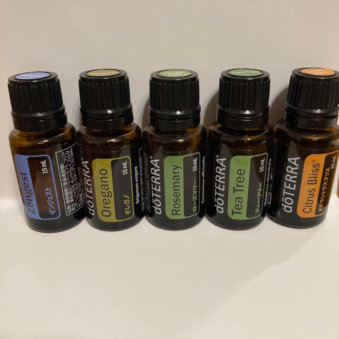 doTERRA エッセンシャルオイル23本　収納ケース付き